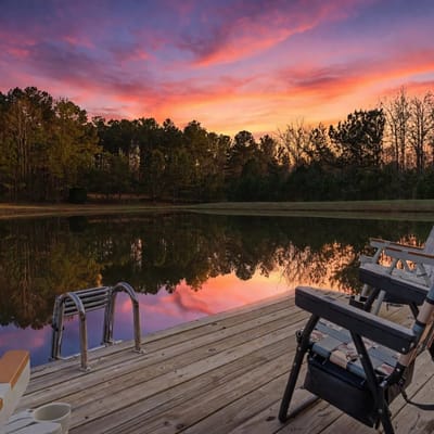 Firefly Farms | Game Barn-Pets-Hot tub-Lake