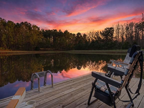 Firefly Farms | Game Barn-Pets-Hot tub-Lake